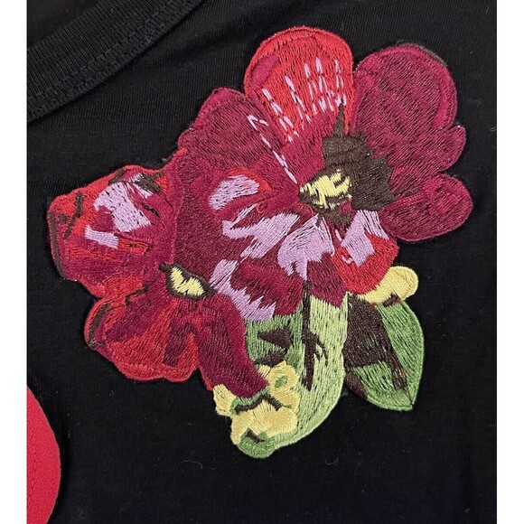 NWT Dolce & Gabbana Women's Black Cotton Floral Heart Embroidered T-Shirt Size M - Picture 3 of 8
